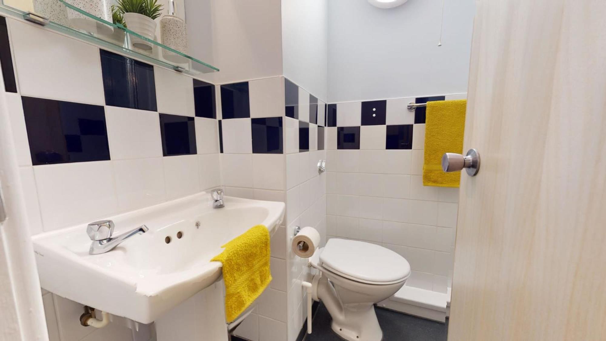 Iq Daisy Bank Apartment Manchester